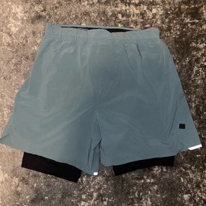 Mens Lululemon lined shorts medium